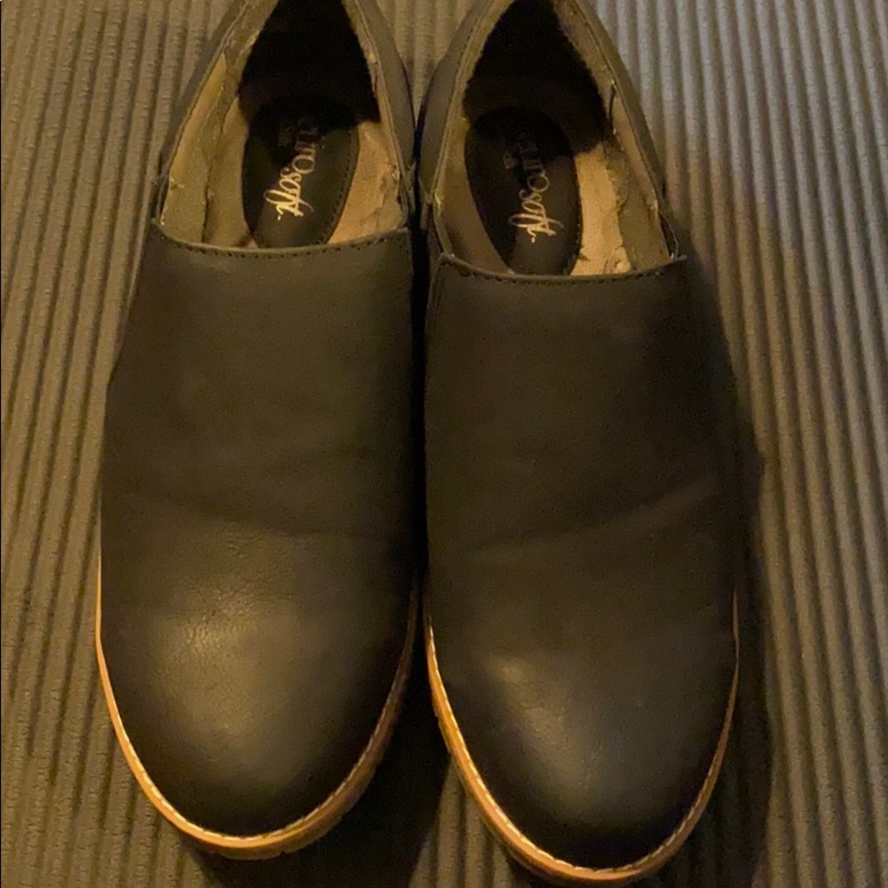 Flat loafers, business casual style